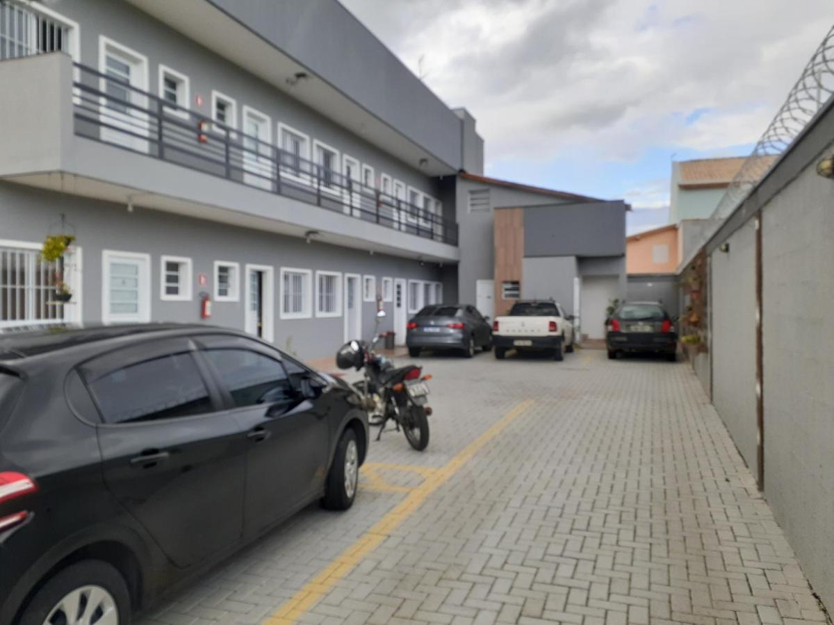 핀다모냥가바 Loft 2 Completo Ar Canais Assinat Garagem Internet Prox Aparecida E Industrias 아파트 외부 사진